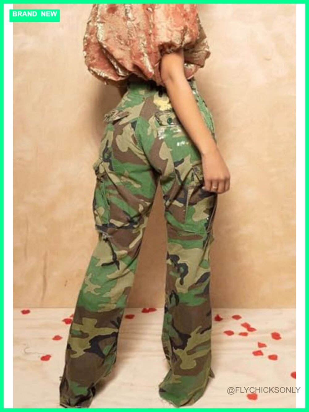 Distressed Camouflage Cargo Pants with Pockets High Rise Straight Leg - Picture 3 of 6